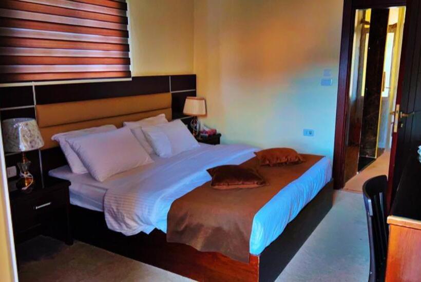 اتاق استاندارد با بالکن, Shaqilath