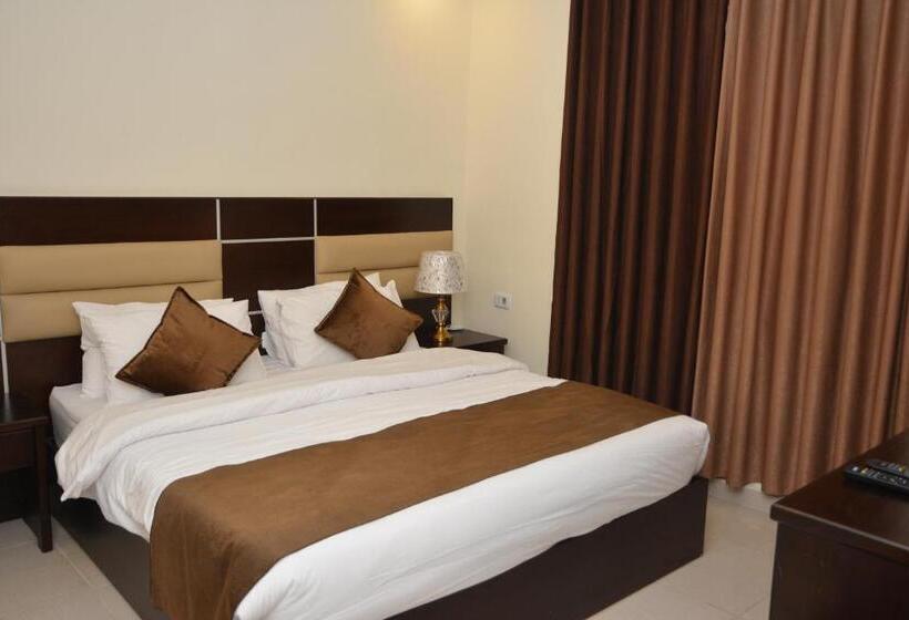 اتاق استاندارد با تخت بزرگ, Shaqilath