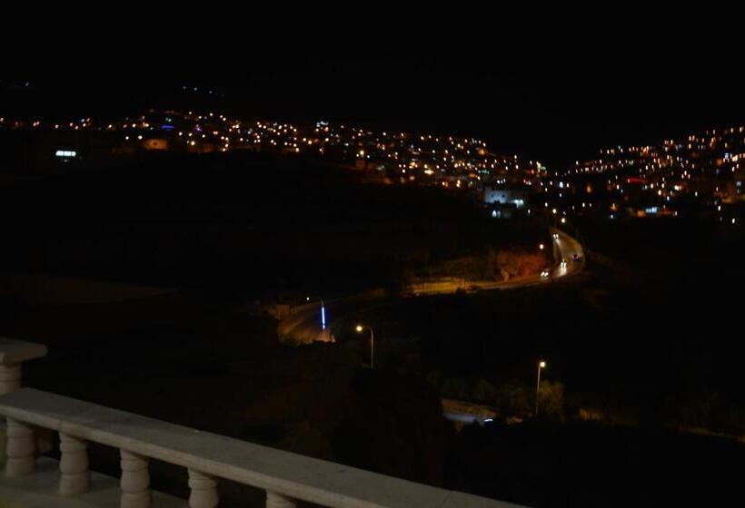 اتاق استاندارد با چشمانداز, Shaqilath