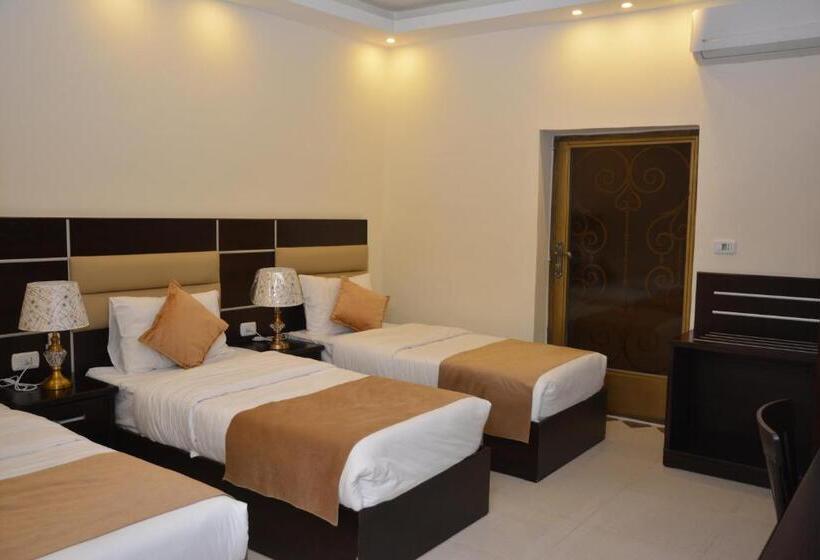 اتاق استاندارد سه تخته با بالکن, Shaqilath