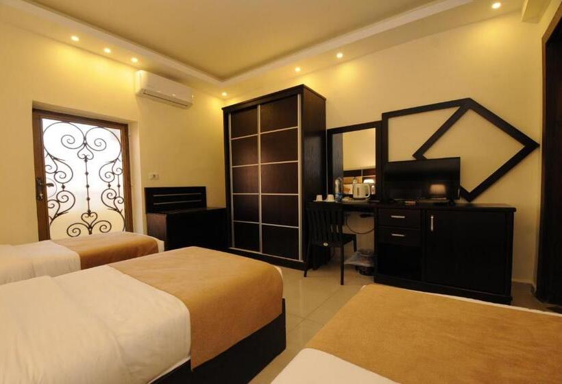 اتاق استاندارد سه تخته با بالکن, Shaqilath