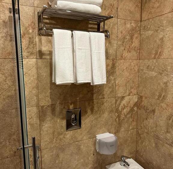 اتاق لوکس, Shaqilath