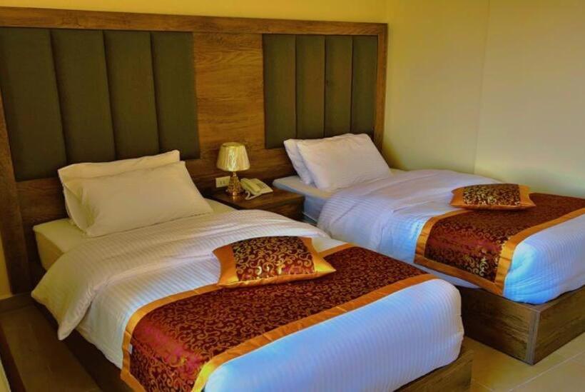 اتاق لوکس, Shaqilath