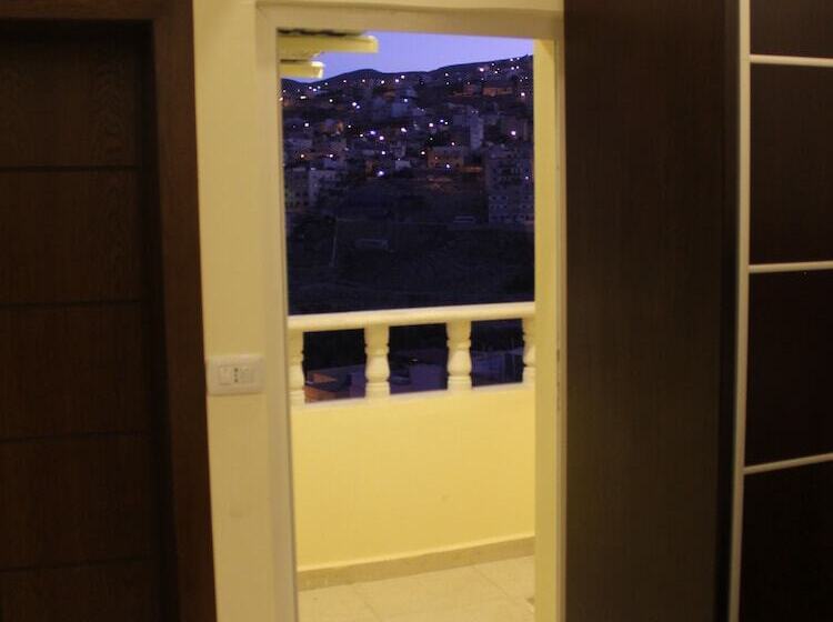 اتاق لوکس, Shaqilath