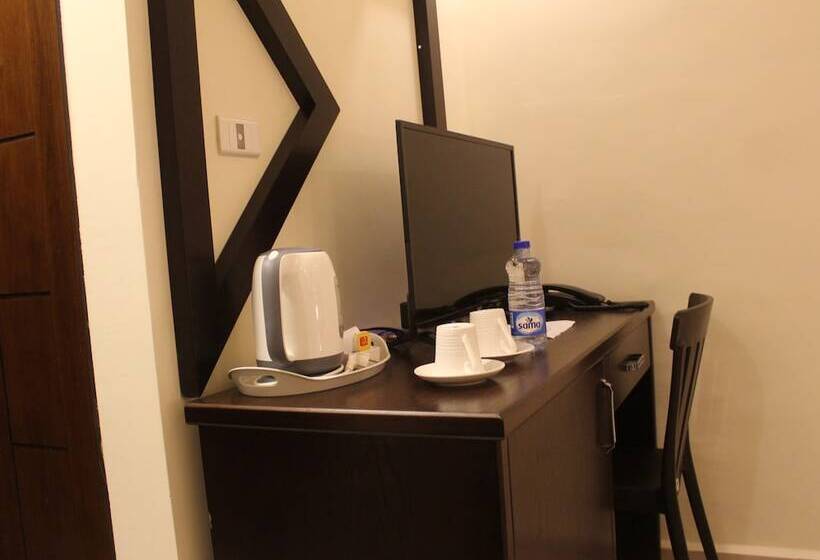 اتاق لوکس, Shaqilath