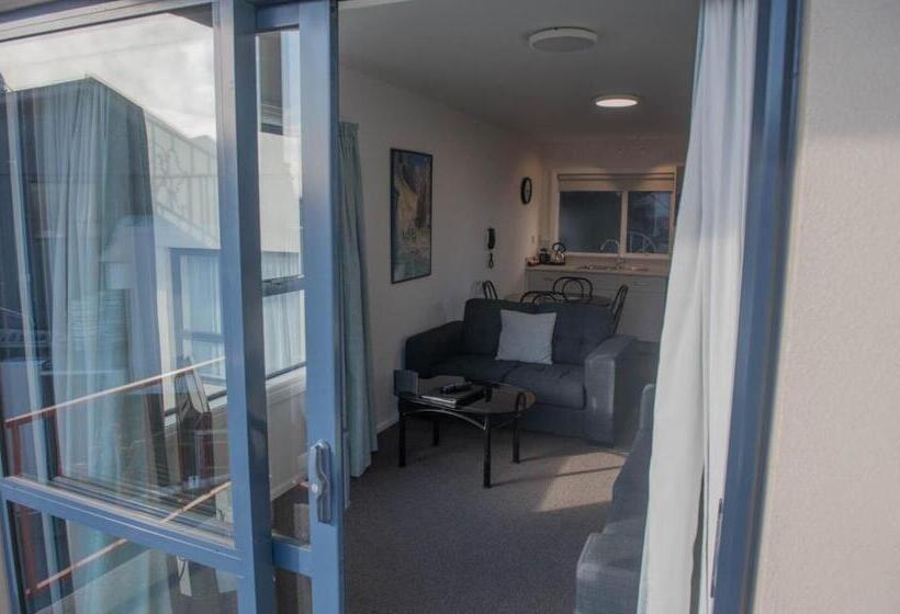 סוויטה דלוקס, Panorama Motor Lodge