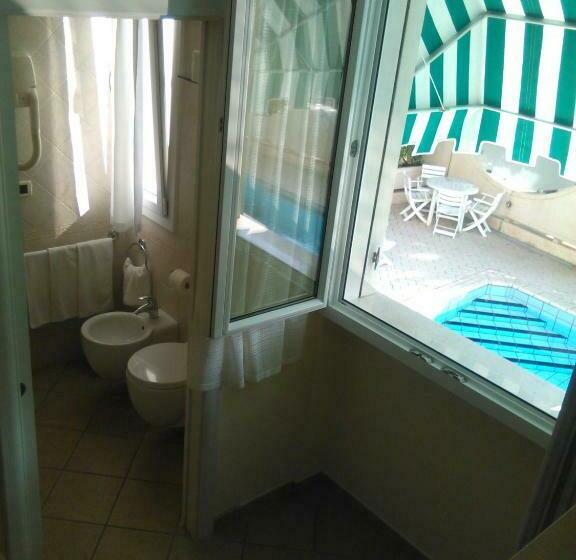 스탠다드 트리플 룸, Donegal