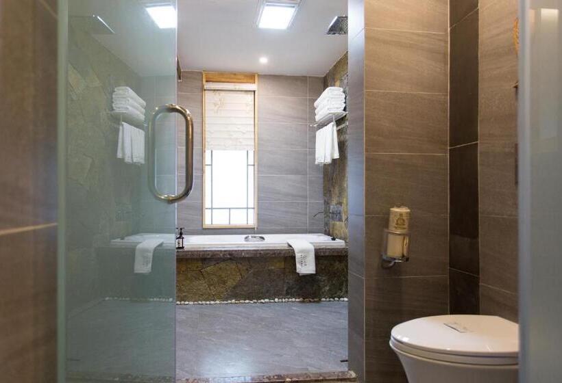 غرفة قياسية ثلاثية, Lijiang Zen Garden