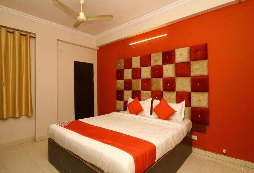 اتاق لوکس سه تخته, O Nav Bharath Residency