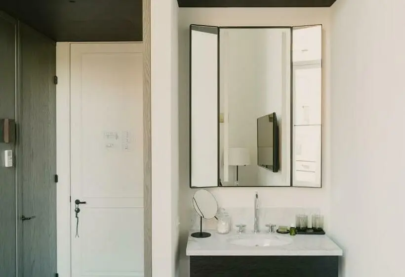 Chambre Basic, August