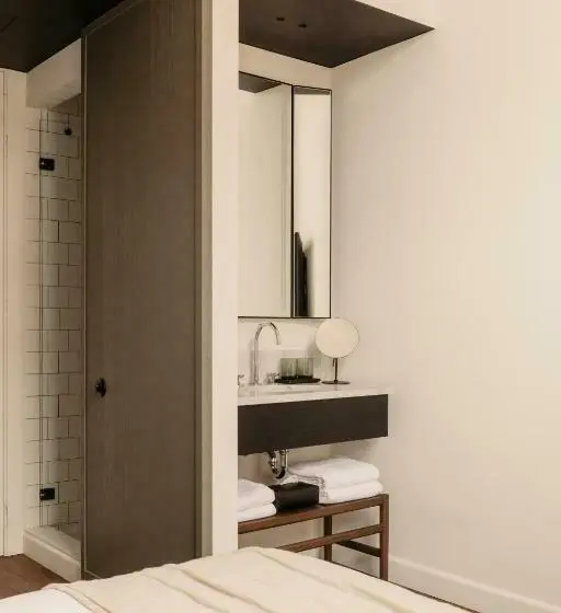 Chambre Basic, August