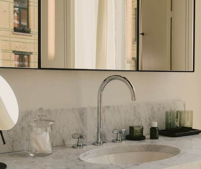 غرفة سوبيريور, August