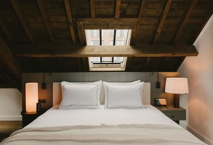 Chambre Deluxe, August