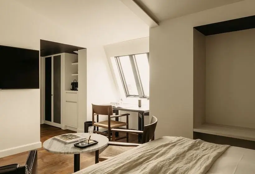 Chambre Deluxe, August