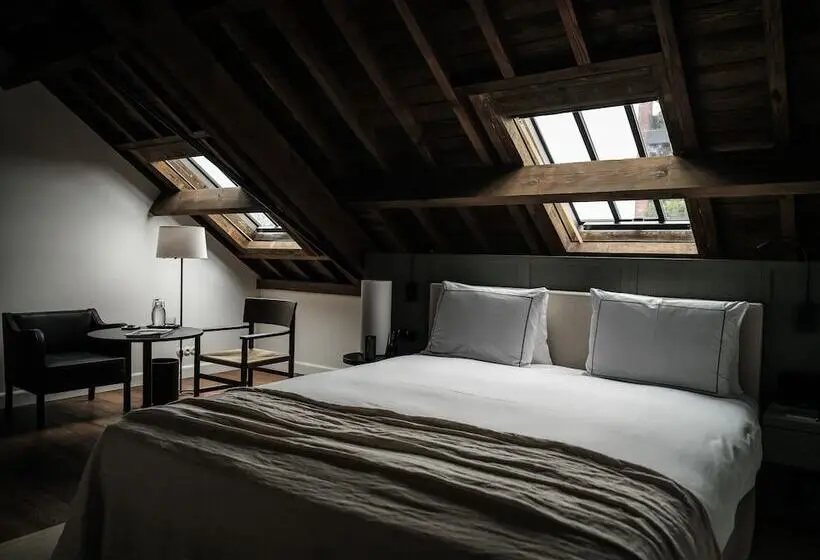 Chambre Deluxe, August