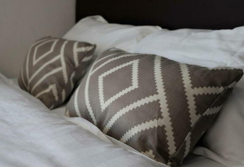 Quarto Familiar Deluxe, Halo