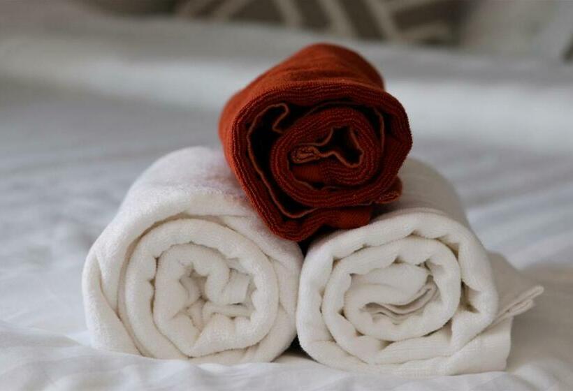 Quarto Familiar Deluxe, Halo