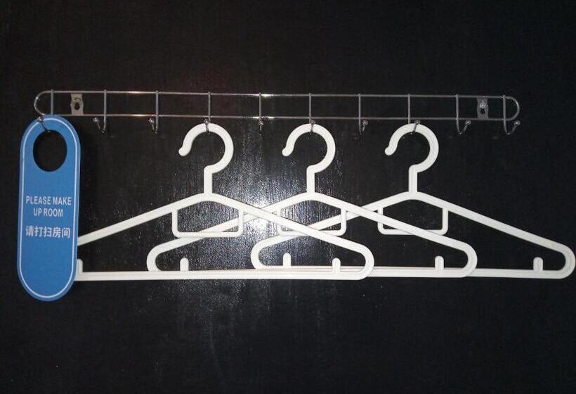 Quarto Estandar, Halo