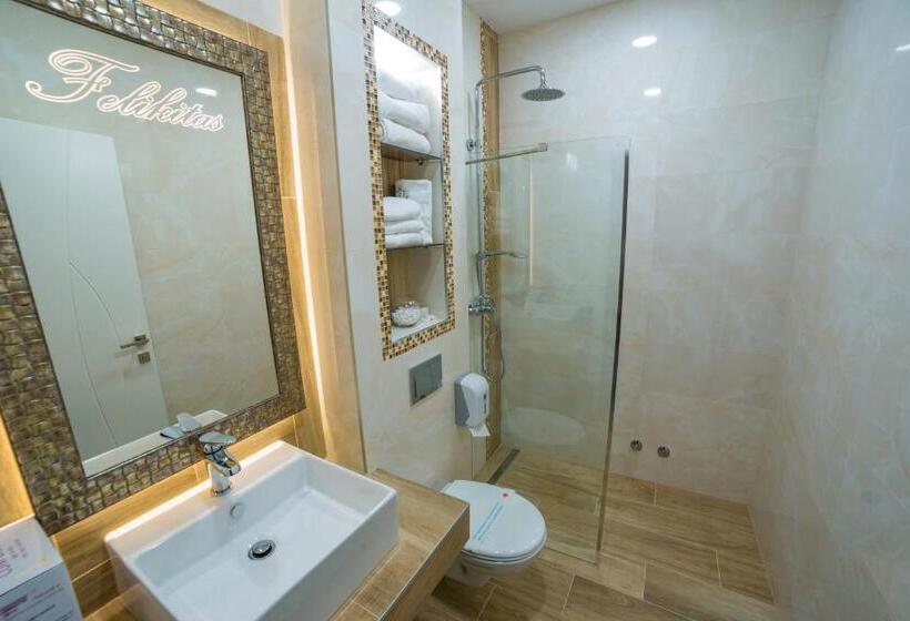 اتاق استاندارد سه نفره, Motel Felikitas