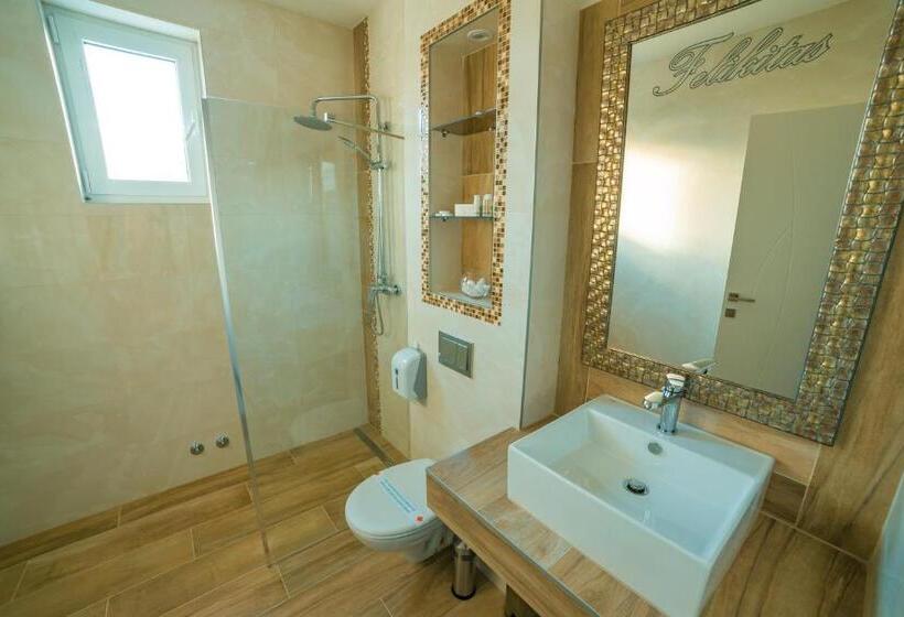 اتاق استاندارد چهار تخته, Motel Felikitas