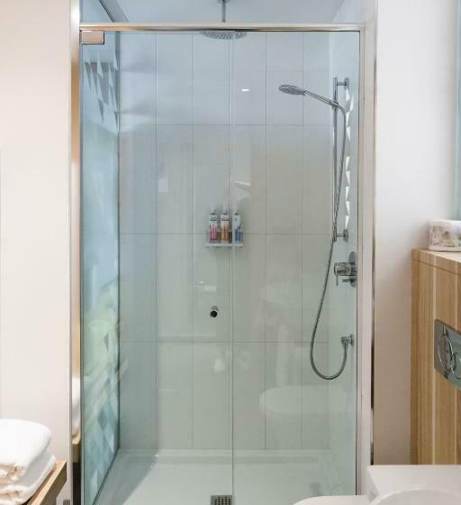 キングサイズベッドのスタンダードルーム, Alt Hotel Saskatoon