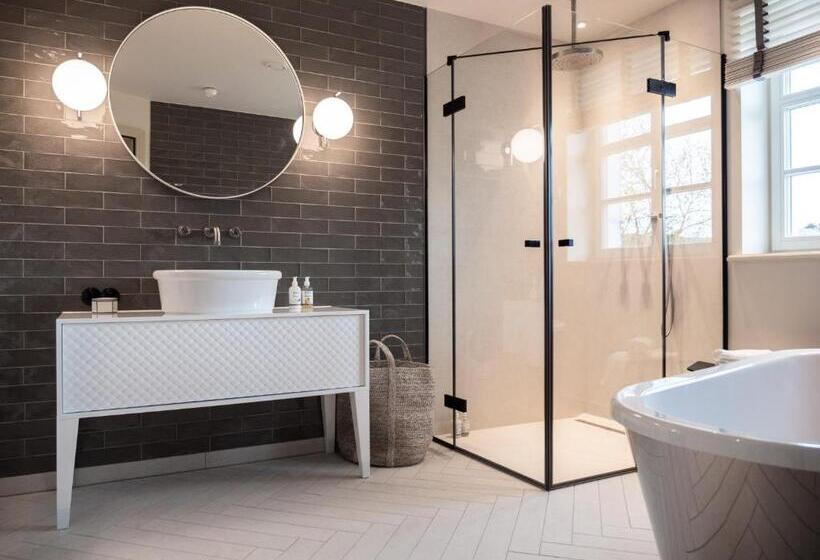 디럭스 스위트 킹 침대, Alpenloge Design