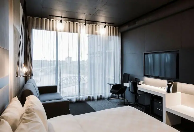 اتاق استاندارد با تخت دوبل, Alt Hotel Saskatoon