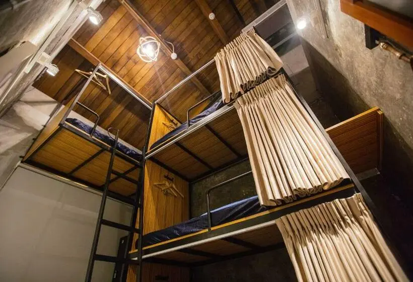 تختخواب در اتاق مشترک, Shen Nong Village   Hostel