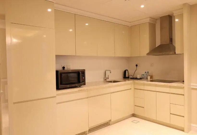 سوییت جونیور با چشم‌انداز دریا, Westpac Hotel & Suites   Westbay Doha