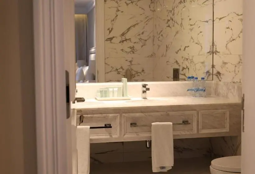 سوییت جونیور با چشم‌انداز دریا, Westpac Hotel & Suites   Westbay Doha