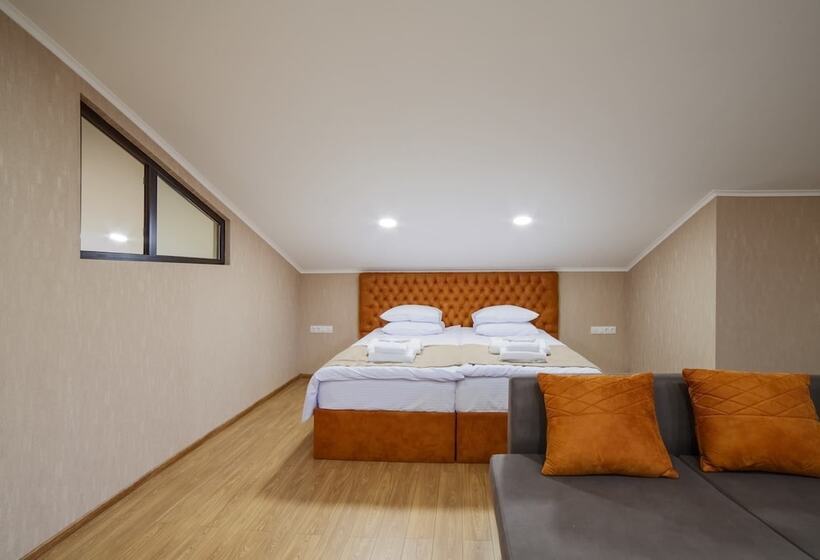 اتاق خانوادگی, Amiran S Park