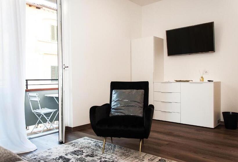 Люкс с Балконом, Homy Bnb