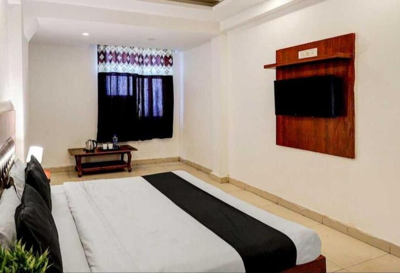 Triple Classic Room, Oyo 22668 Chauhan Palace