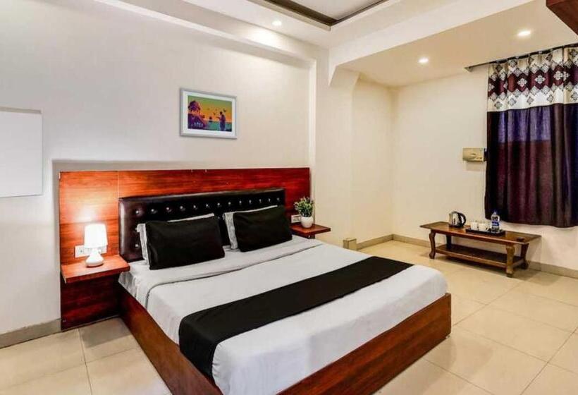 Triple Classic Room, Oyo 22668 Chauhan Palace