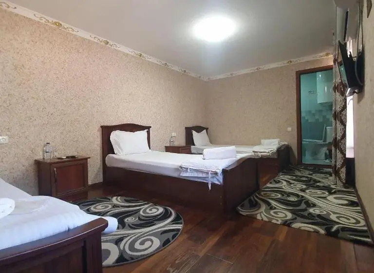 اتاق استاندارد سه نفره, Sherxan House
