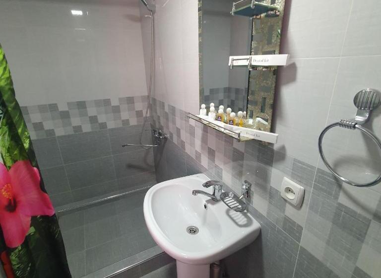 Üç Kişilik Standart Oda, Sherxan House