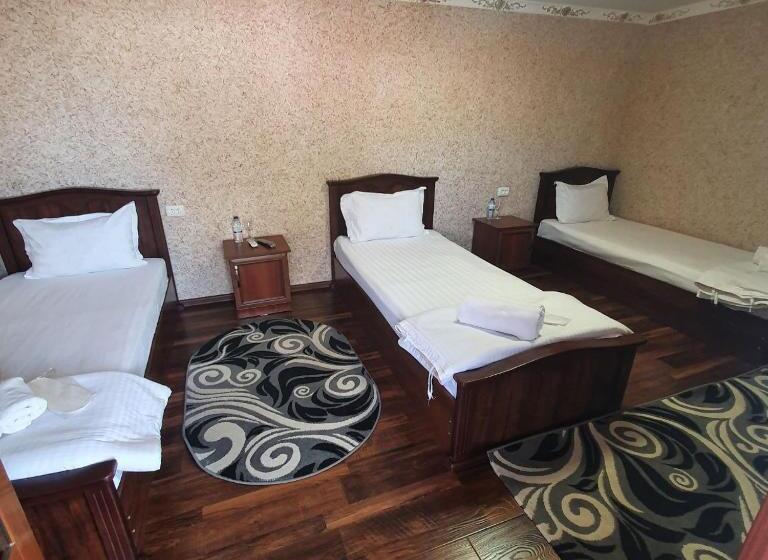 Üç Kişilik Standart Oda, Sherxan House