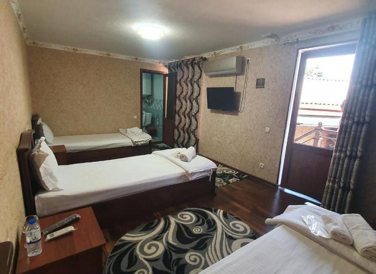 Üç Kişilik Standart Oda, Sherxan House