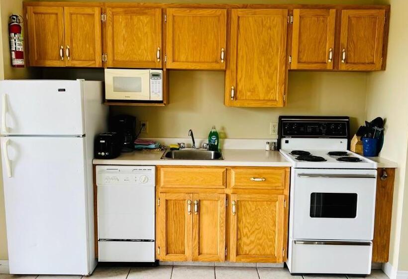 شقة غرفة واحدة, Anne Shirley Motel & Cottages