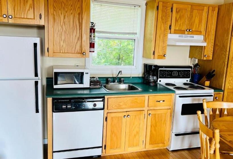 منزل غرفتين نوم, Anne Shirley Motel & Cottages