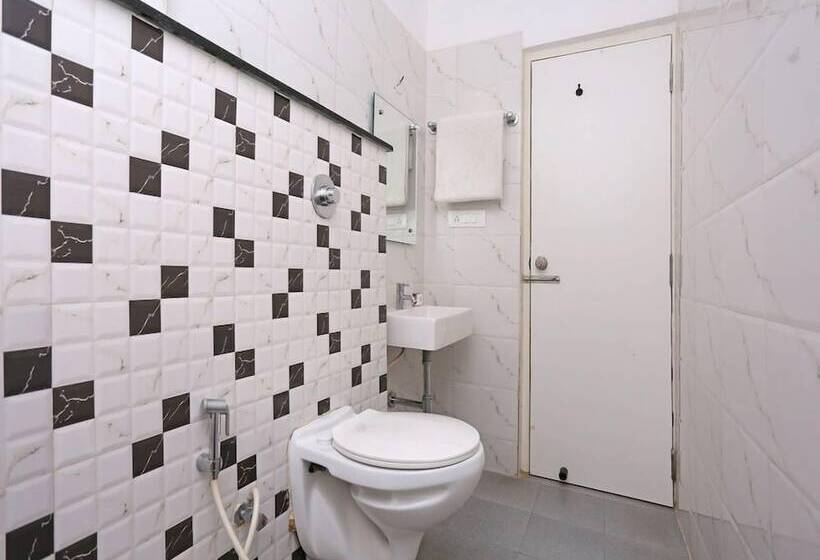 Camera Tripla Deluxe, Samasth Room And Suites