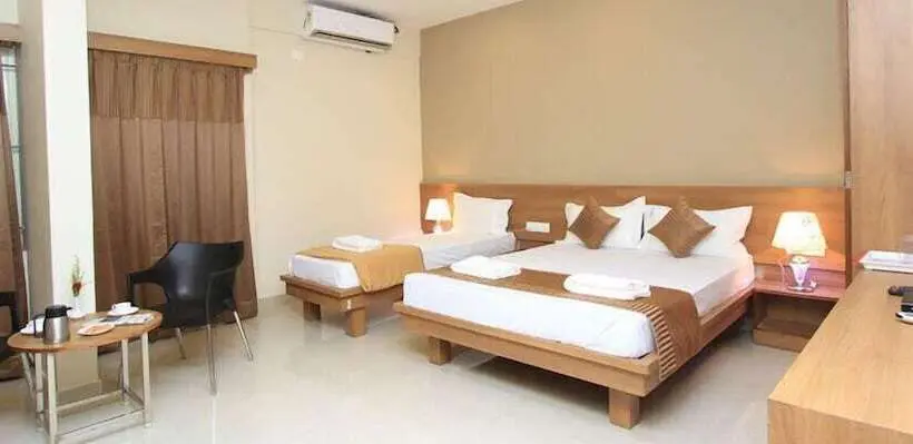 デラックストリプルルーム, Samasth Room And Suites