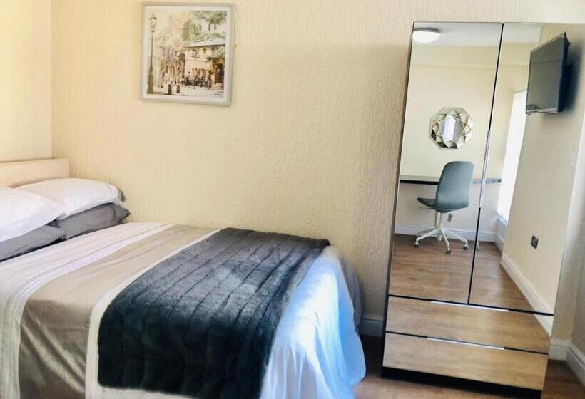 Номер Deluxe, The Winter Garden Suites