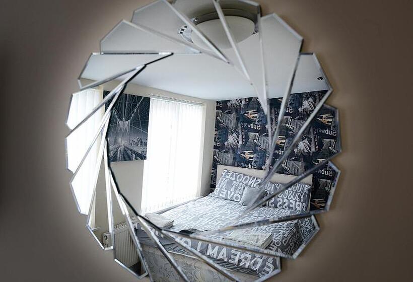 Номер Deluxe, The Winter Garden Suites