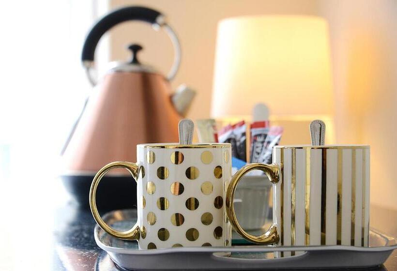 Номер Deluxe, The Winter Garden Suites