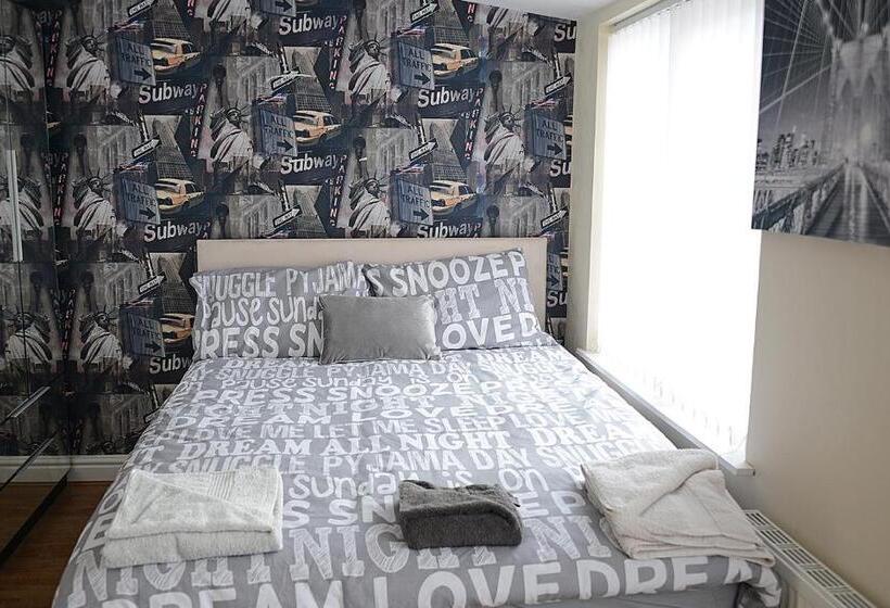 Номер Deluxe, The Winter Garden Suites