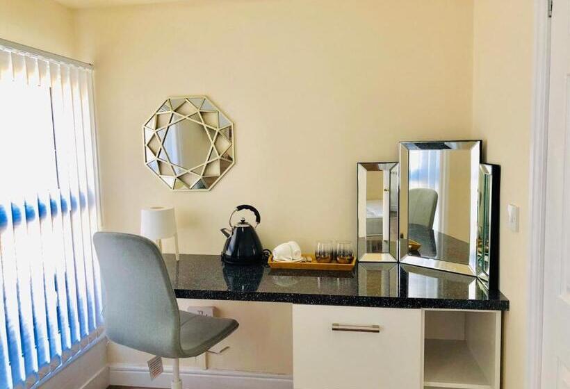 Номер Deluxe, The Winter Garden Suites