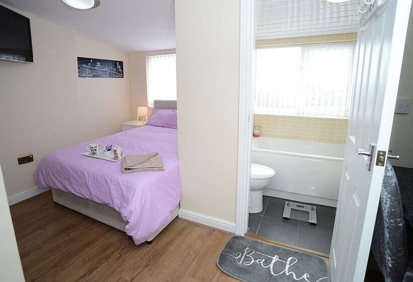 Номер Deluxe, The Winter Garden Suites