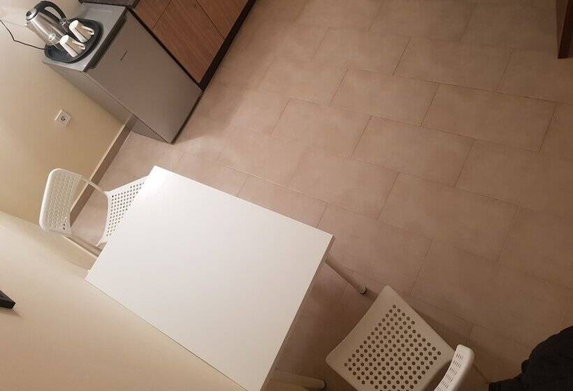 شقة غرفة واحدة, Twain Apart&rooms