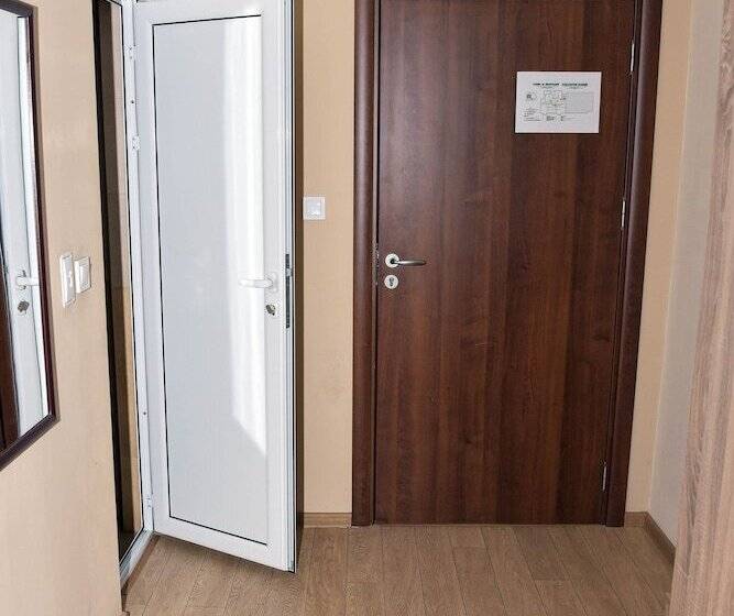 غرفة قياسية مزوَّدة بتراس, Twain Apart&rooms